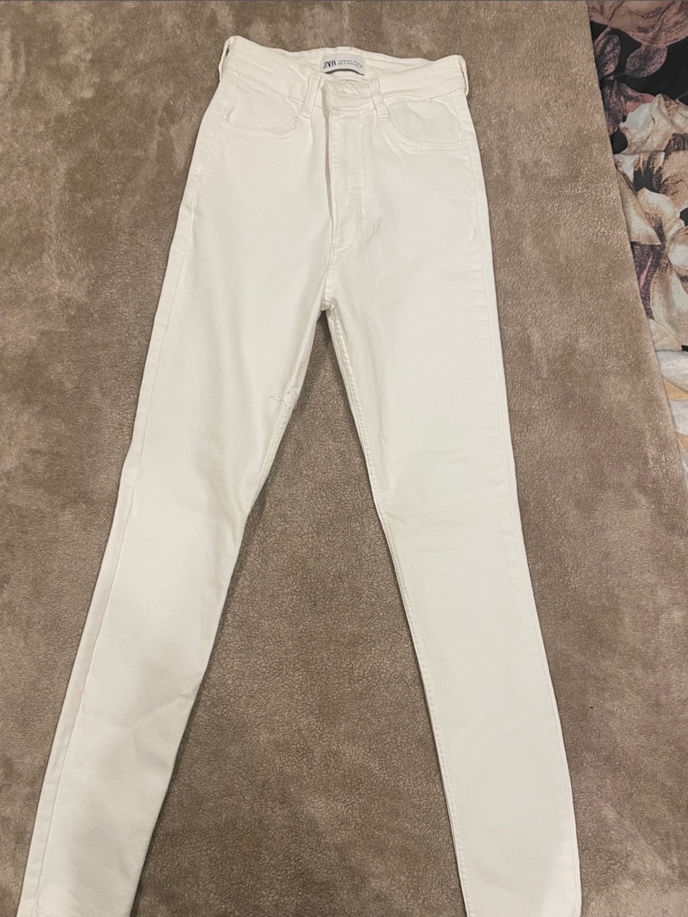 Zara women’s white Skinny Jeans